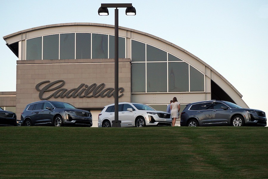 how-mobile-surveillance-systems-provide-extra-security-for-car-dealerships