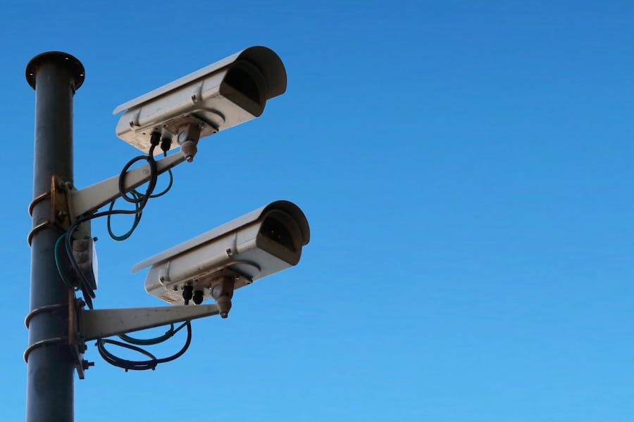 mobile-surveillance-cameras-what-to-look-for-before-you-deploy